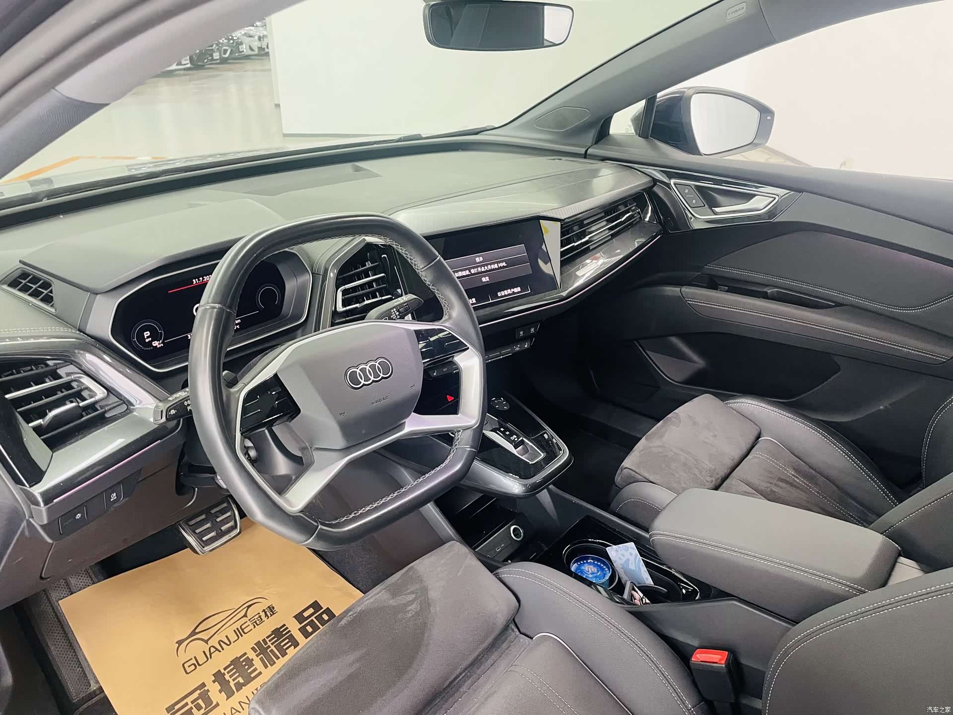 Audi Q4 e-tron, 2023 все фото