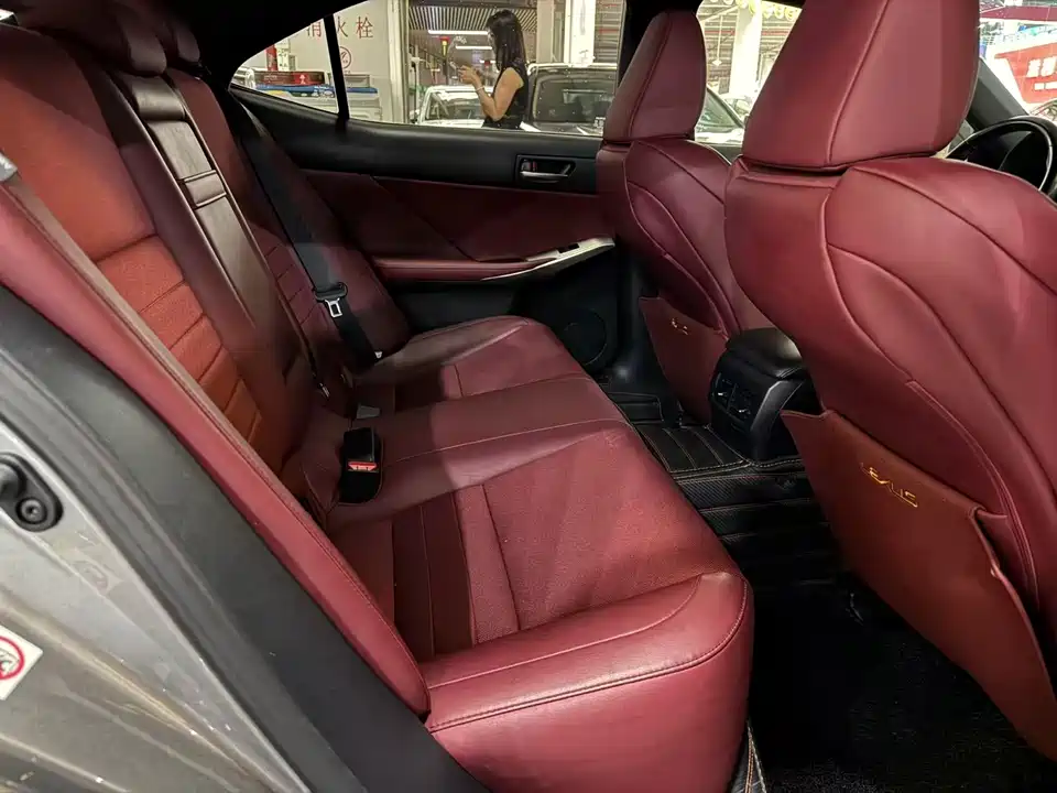 Lexus IS