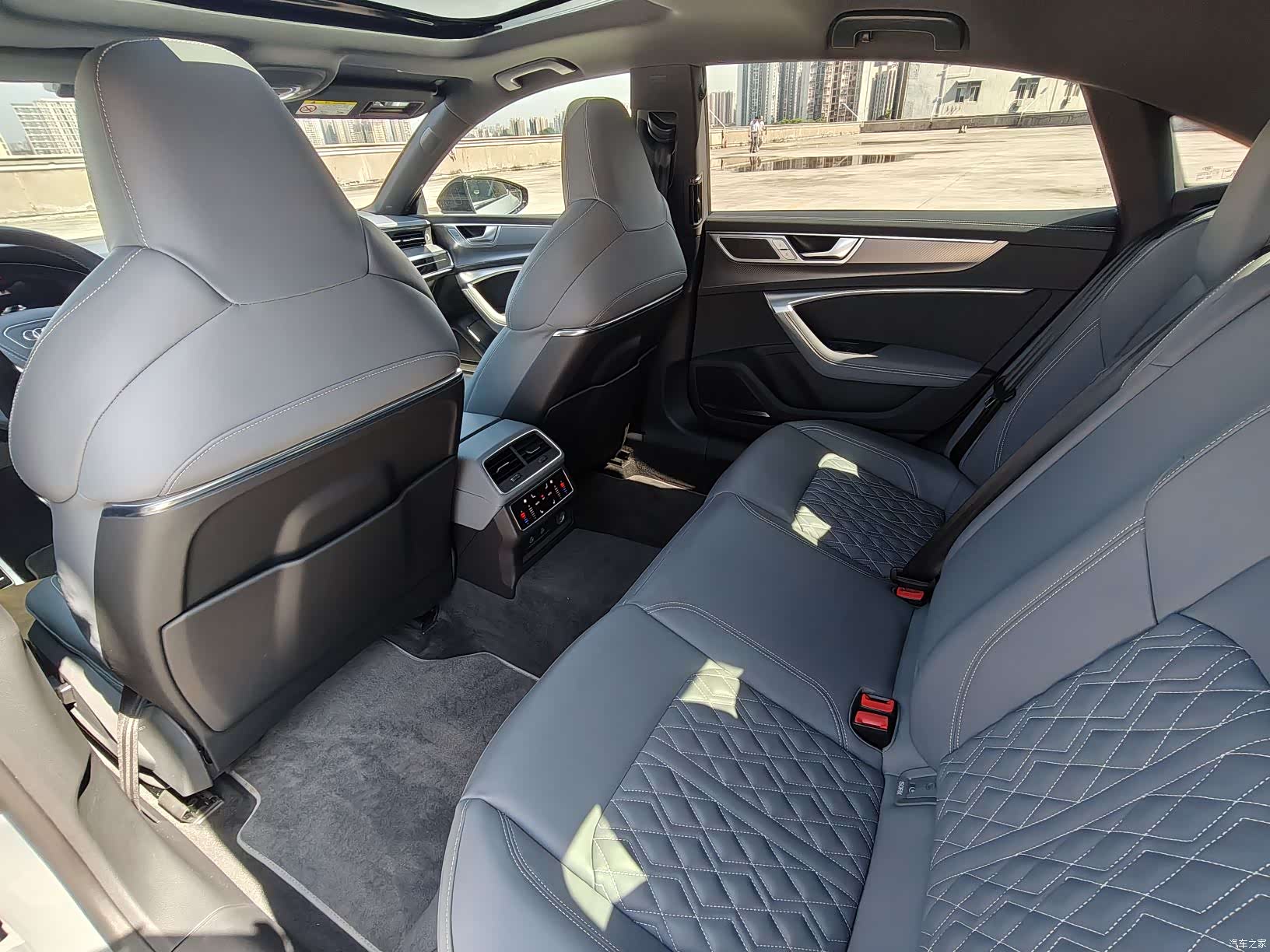 Audi A7L, 2026 15