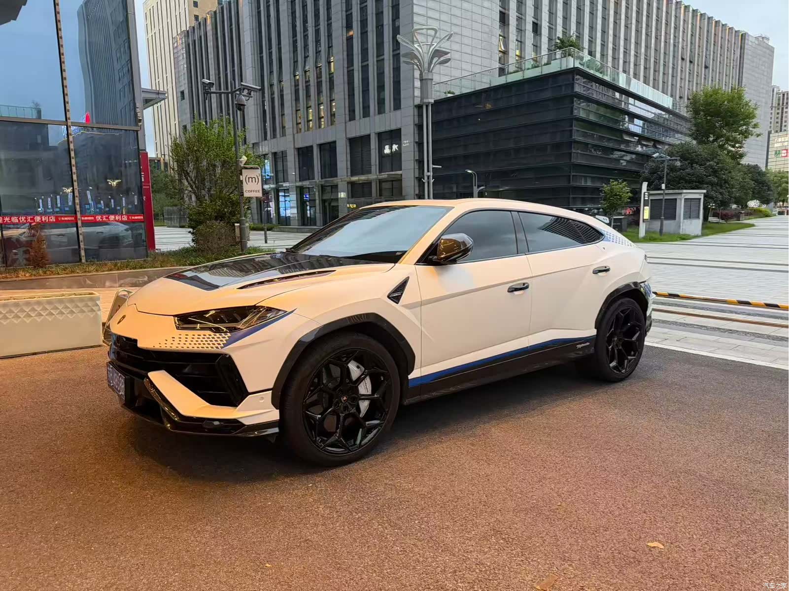 Lamborghini Urus, 2019 2