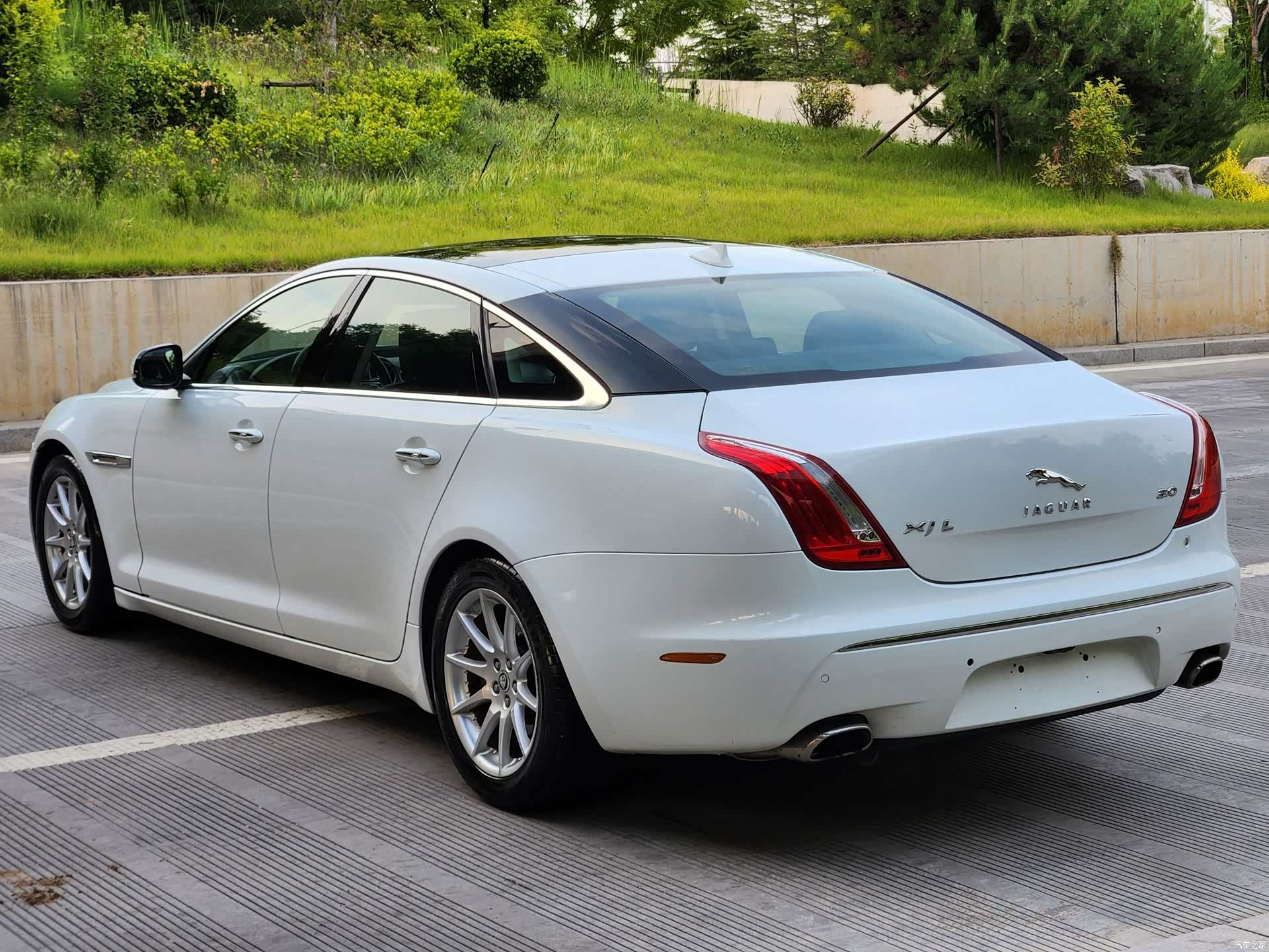 Jaguar XJ, 2013 6