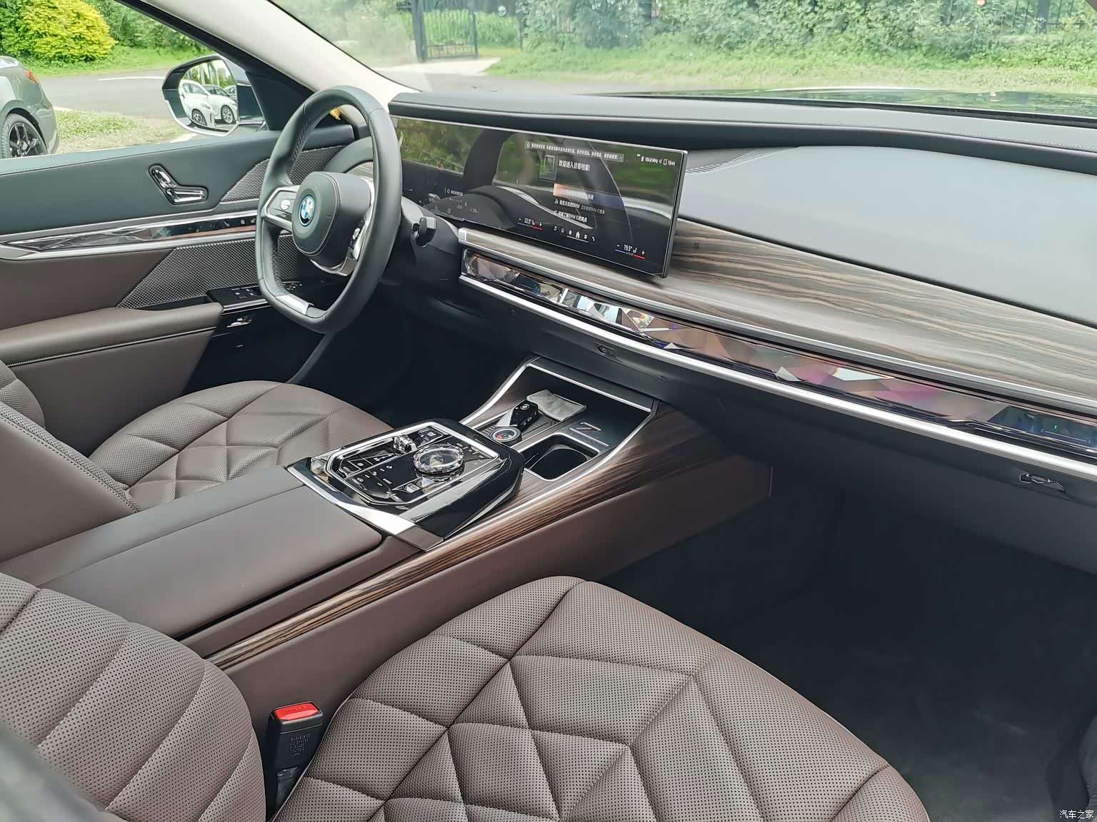 BMW i7, 2025 16