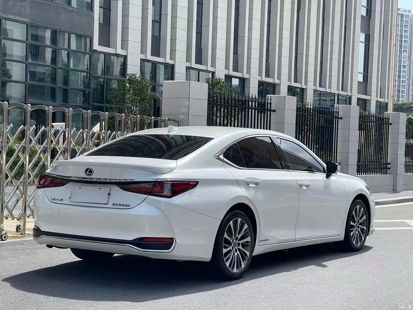 Lexus ES, 2020 9