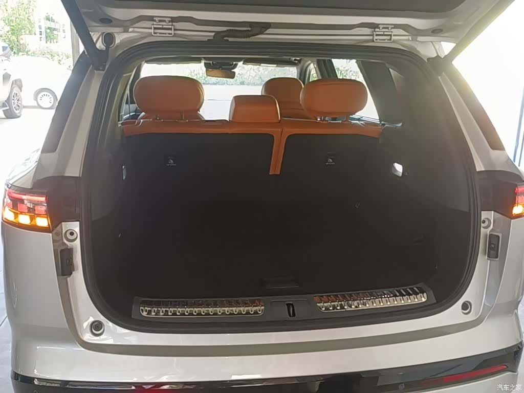 DongFeng eπ008, 2024 19