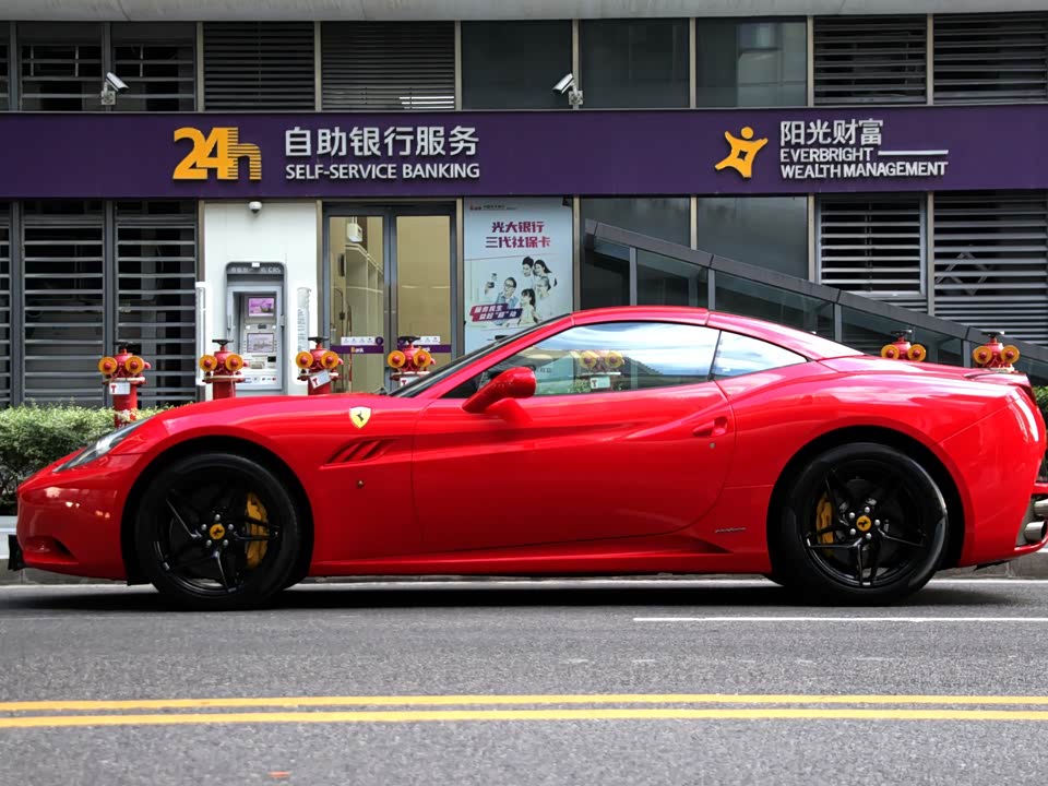 Ferrari California T