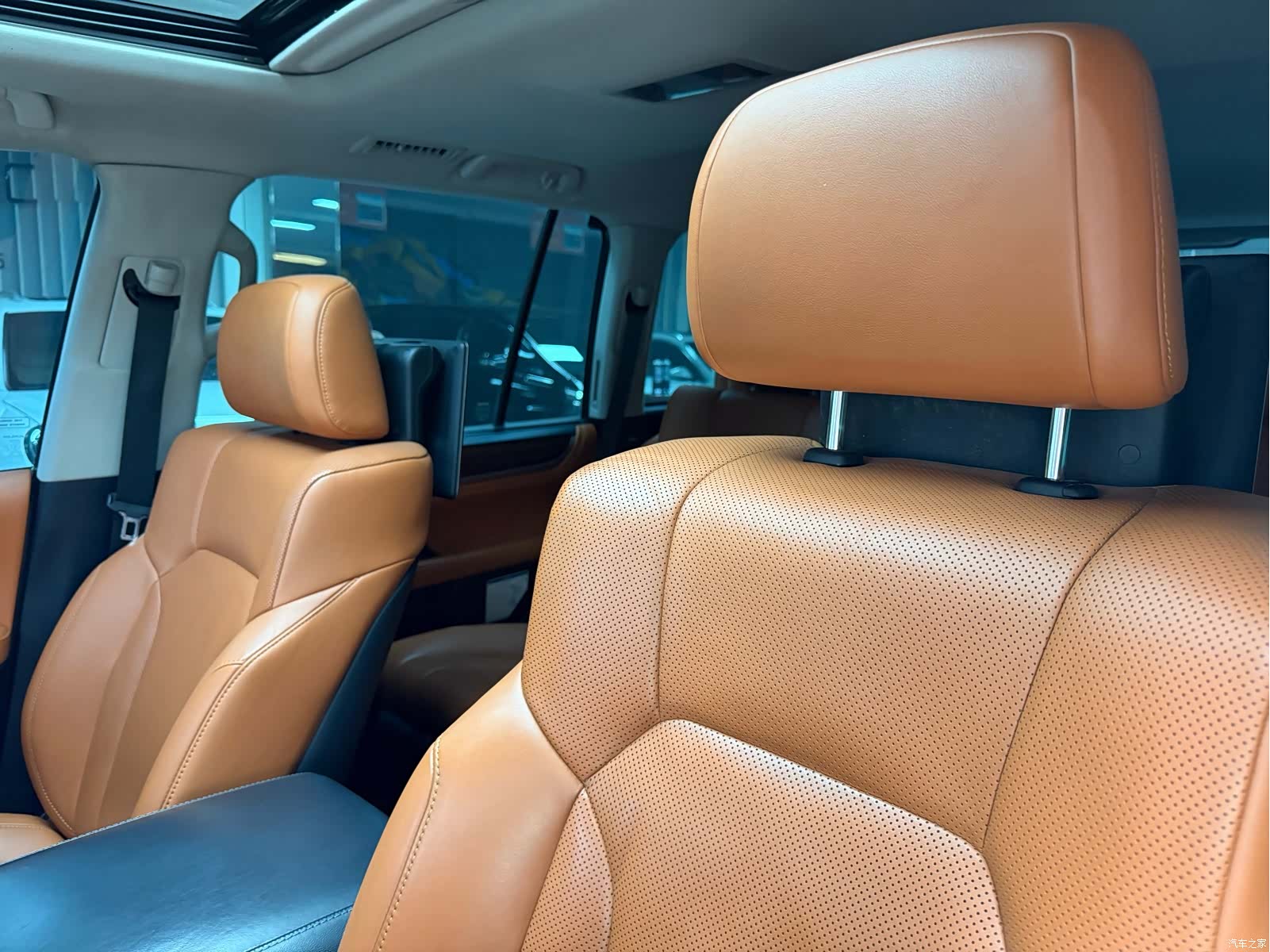 Lexus LX, 2019 11