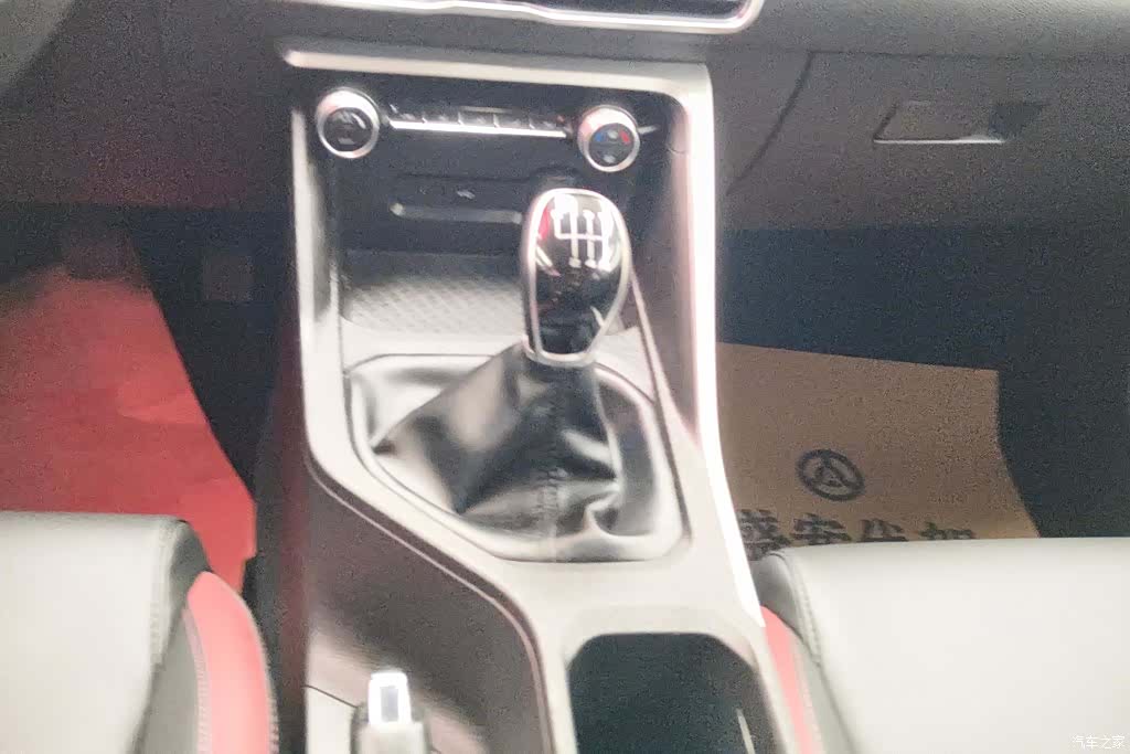 Geely Coolray, 2022 16