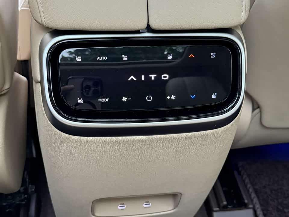 AITO Ask the world M7