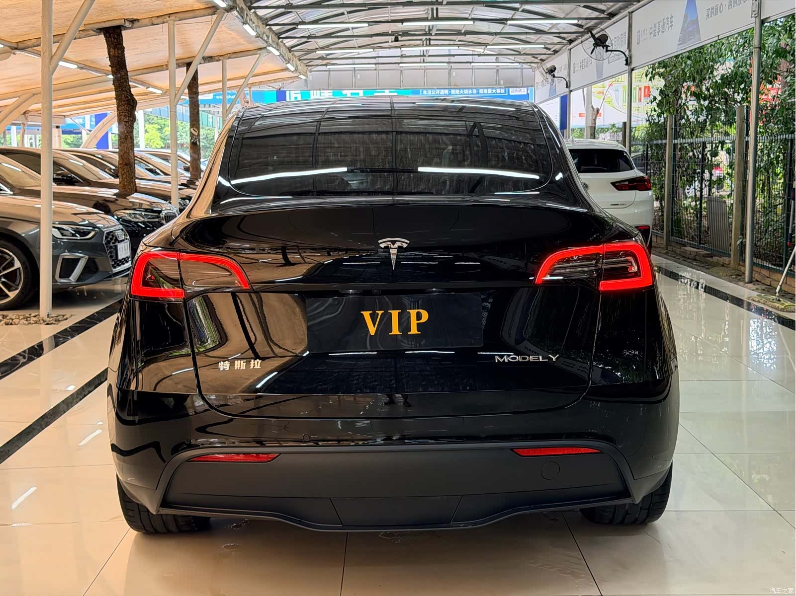 Tesla Model Y, 2021 все фото