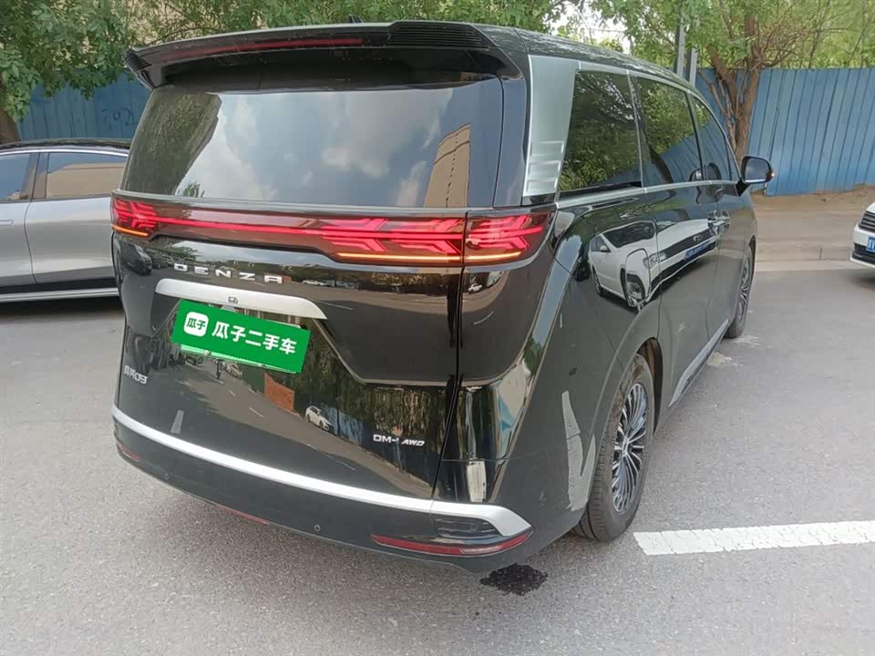 Denza D9 Denza D9