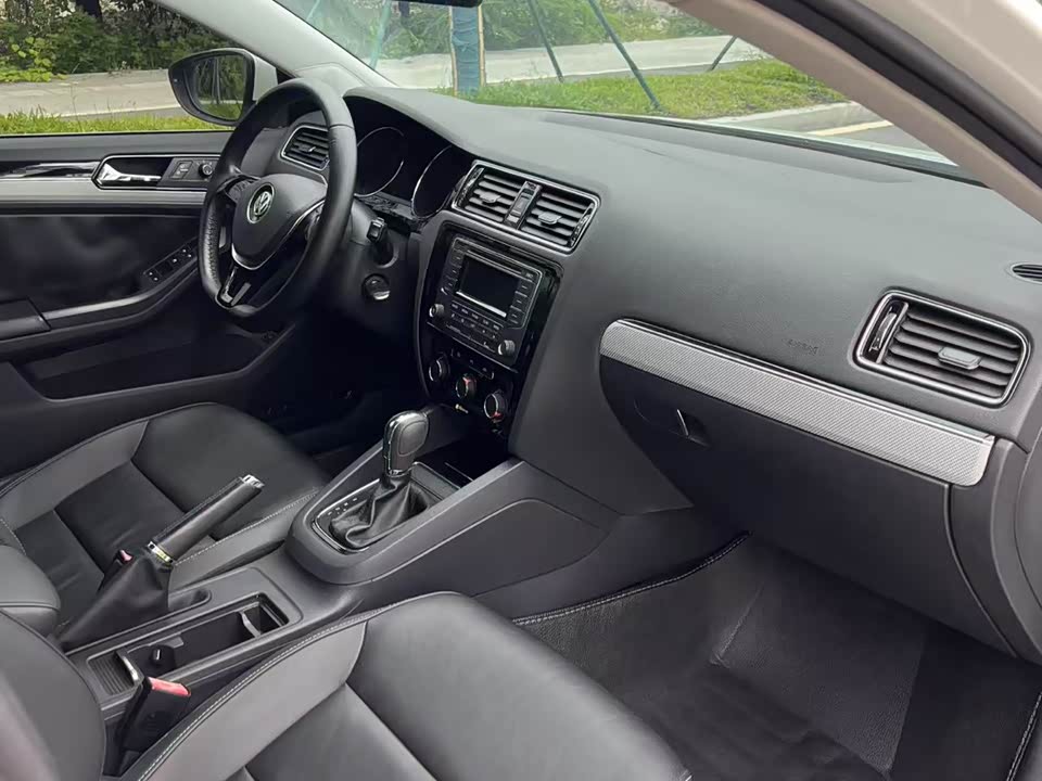 Volkswagen Sagitar Volkswagen Sagitar
