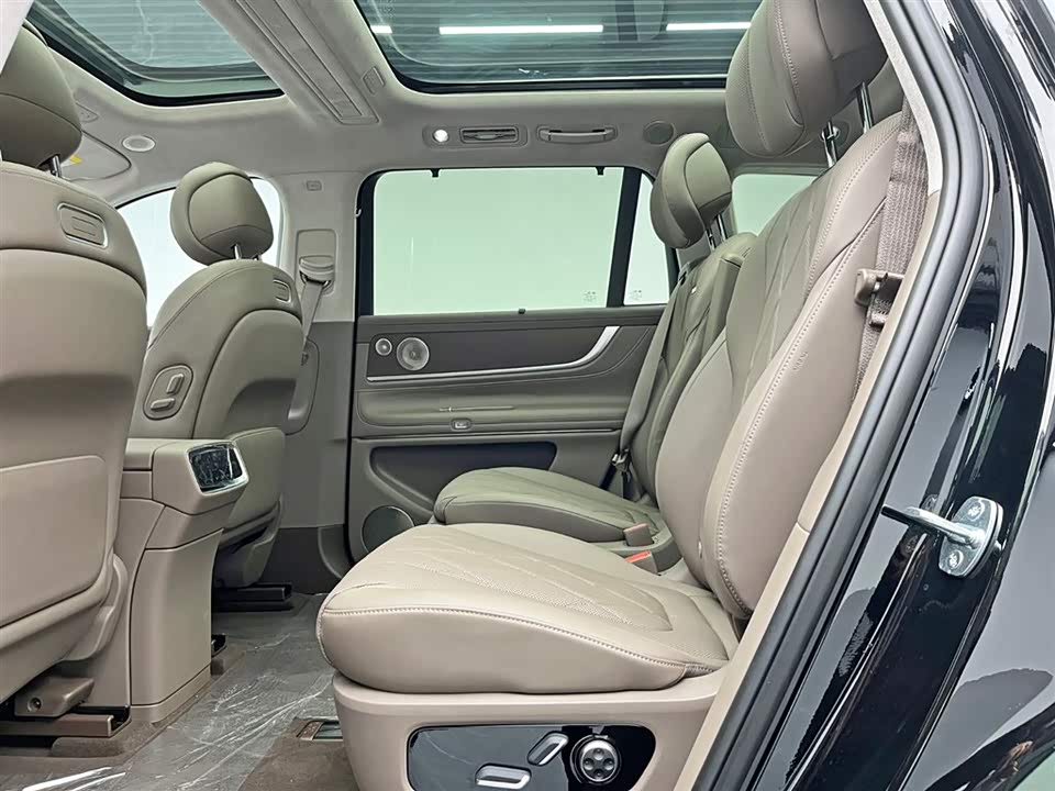 AITO Ask the world M9