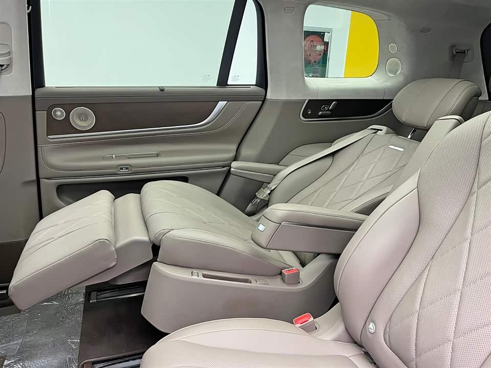 AITO Ask the world M9