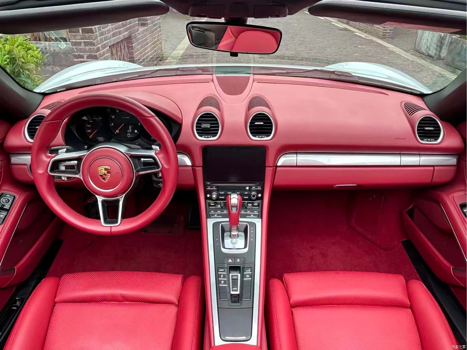 Porsche Boxster, 2018 все фото