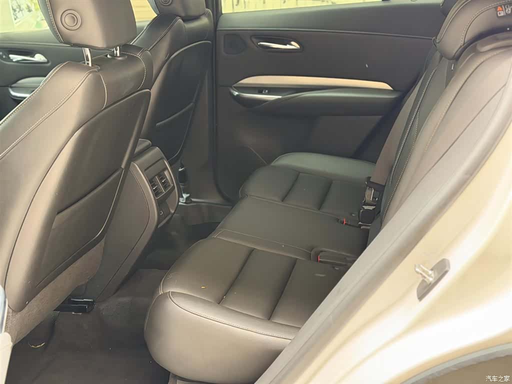 Cadillac XT4, 2020 8