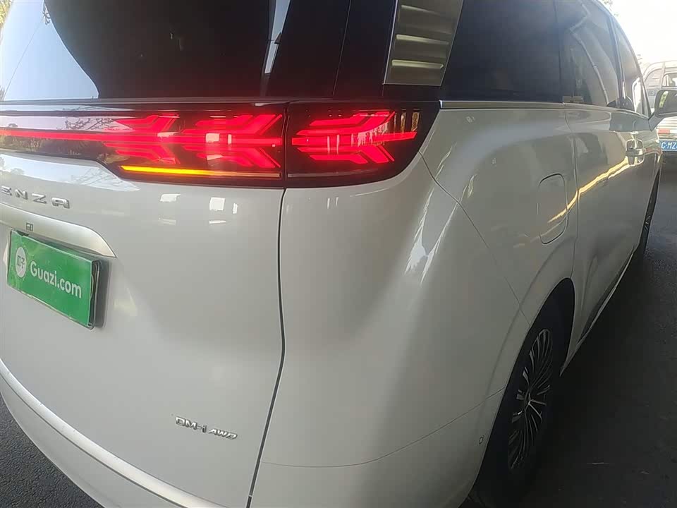 Denza D9 Denza D9