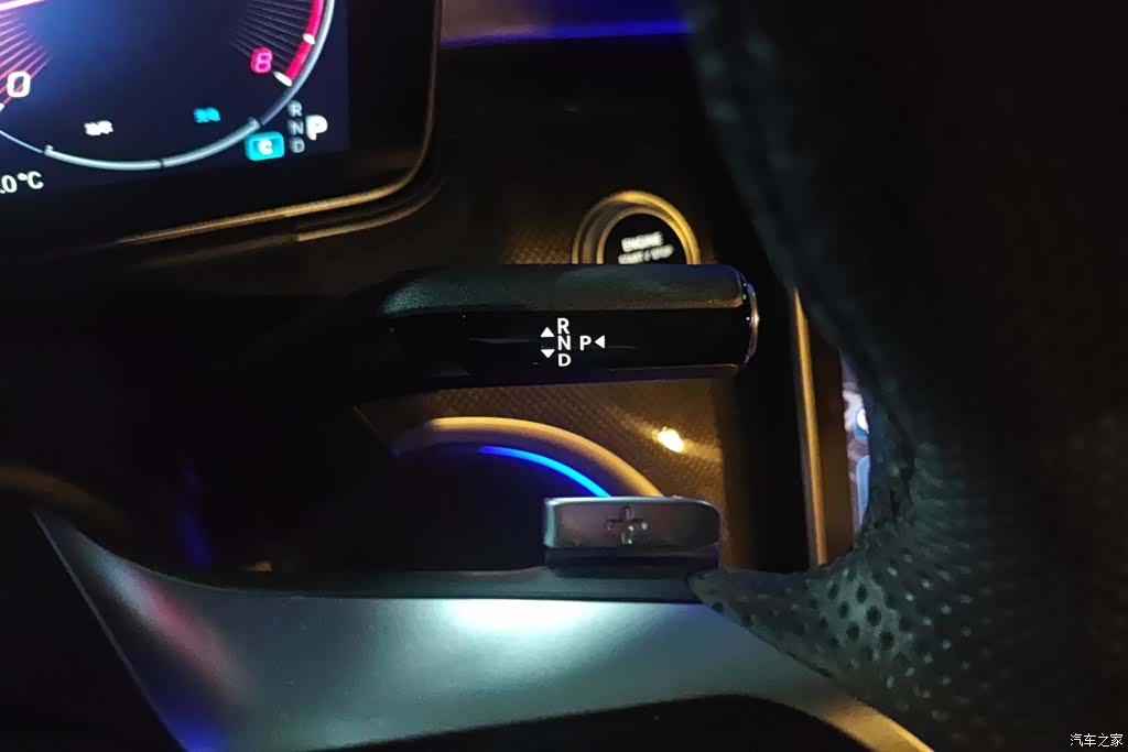 Mercedes-Benz C-Class, 2023 16