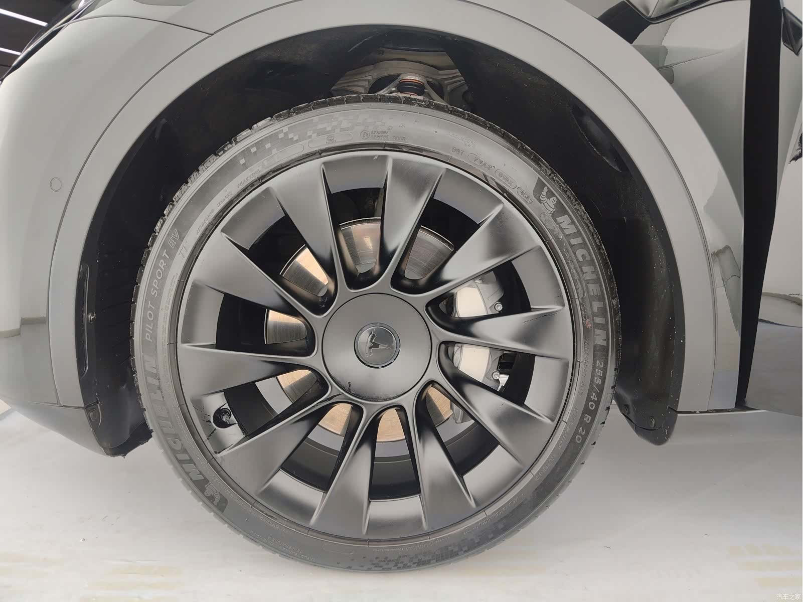 Tesla Model Y, 2023 13