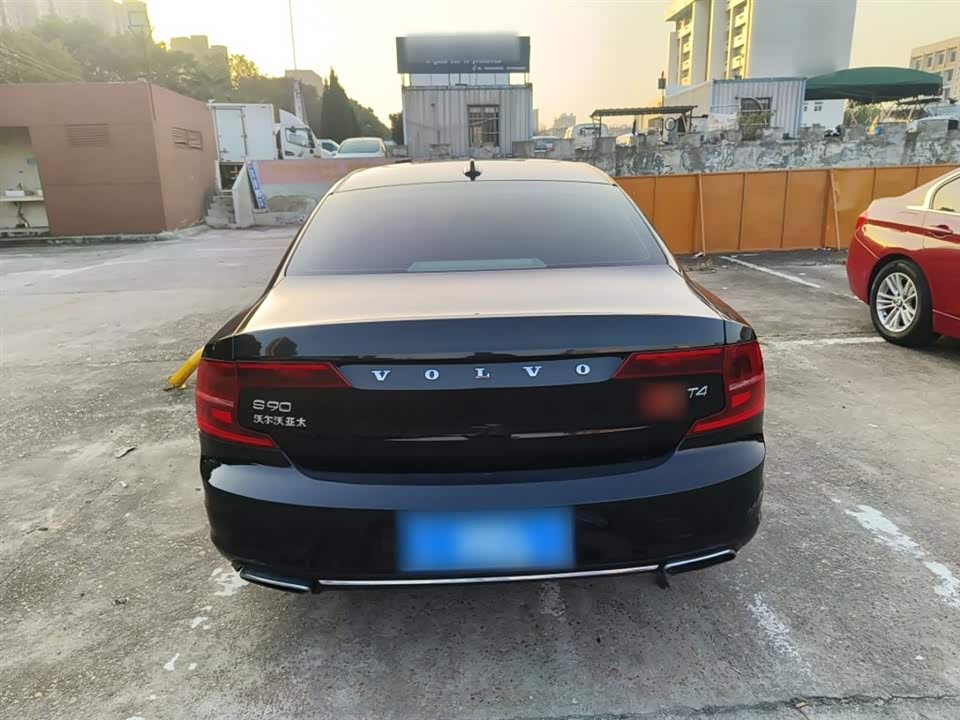 Volvo S90