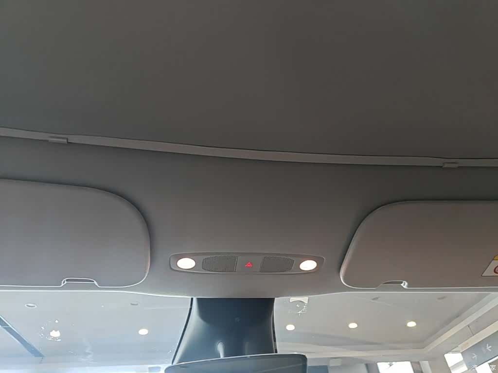 Tesla Model Y, 2023 18