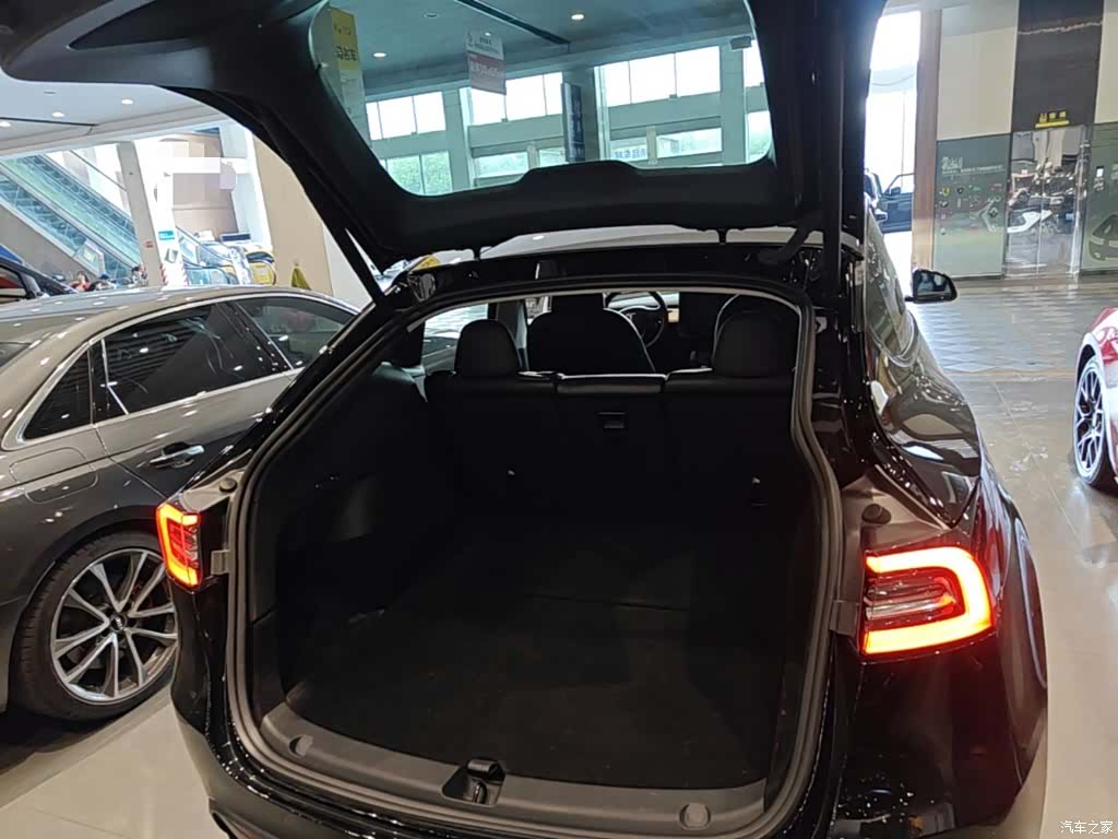 Tesla Model Y, 2023 19