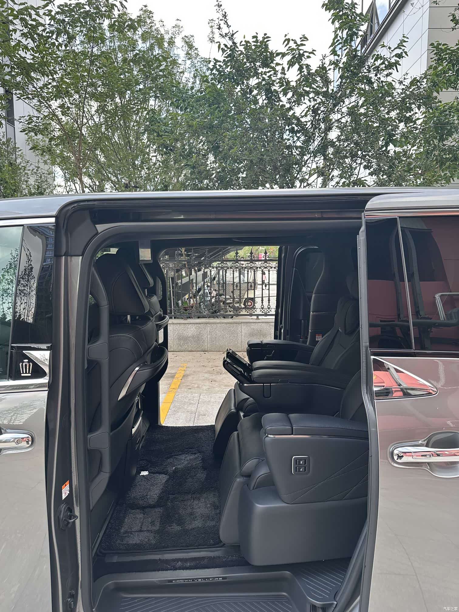 Toyota Vellfire, 2026 7
