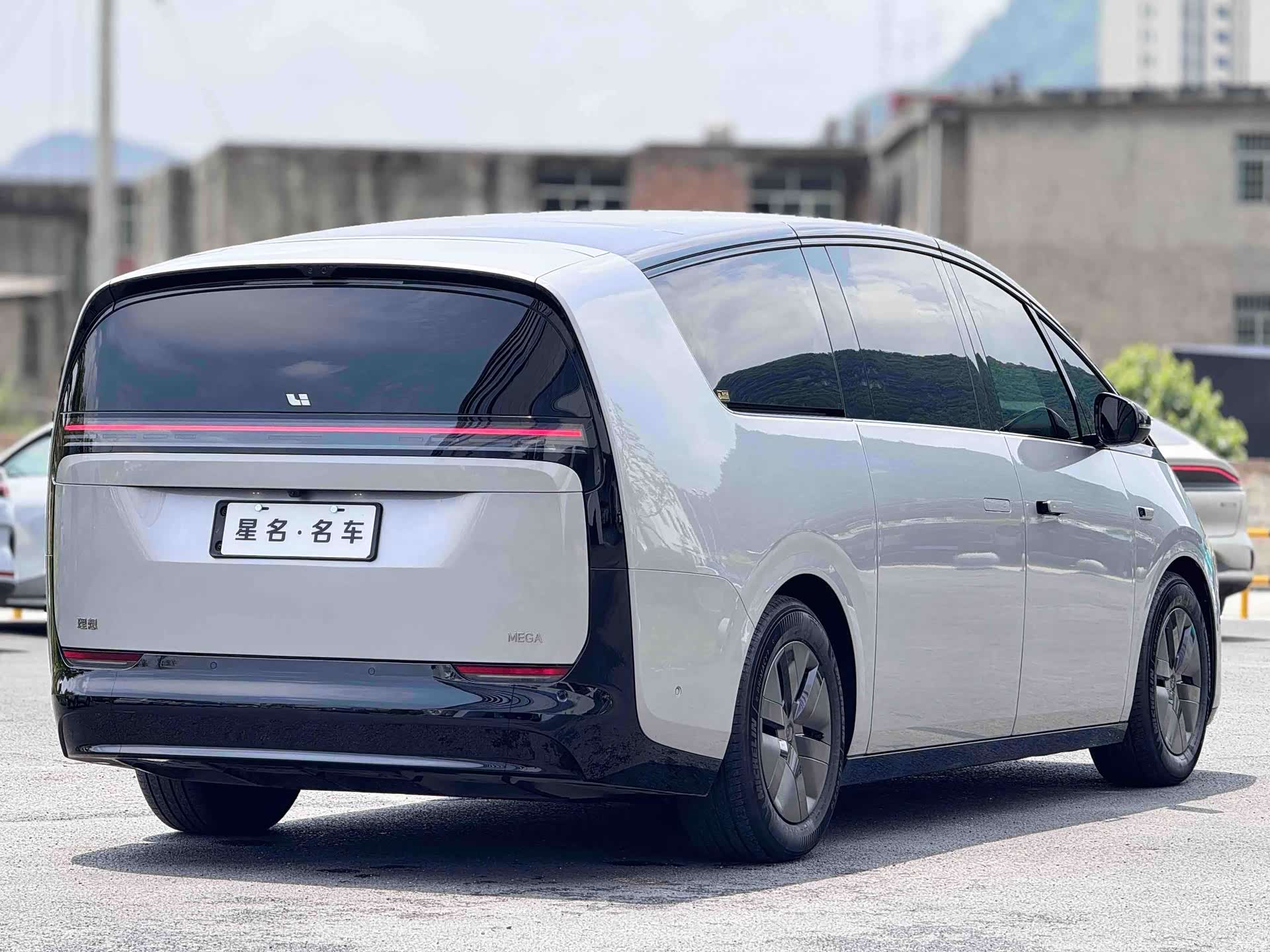Li Auto MEGA, 2025 24
