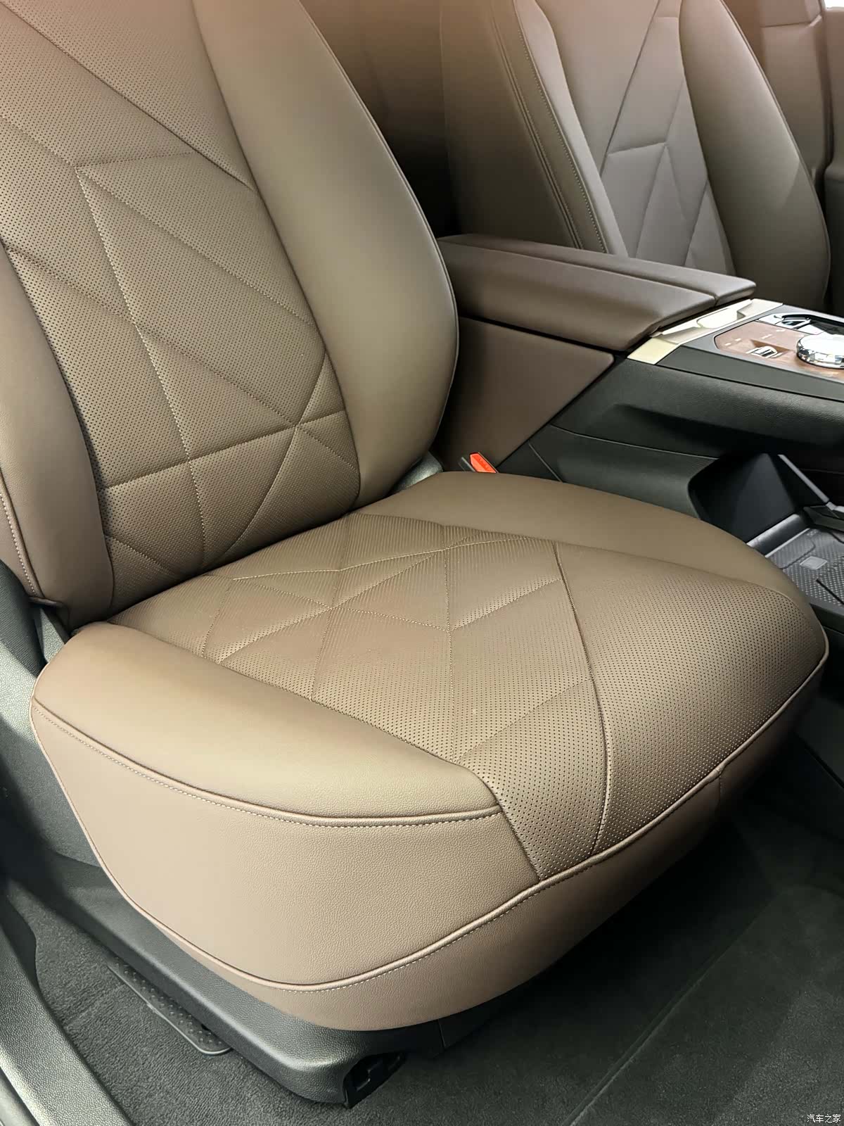 BMW iX, 2025 9