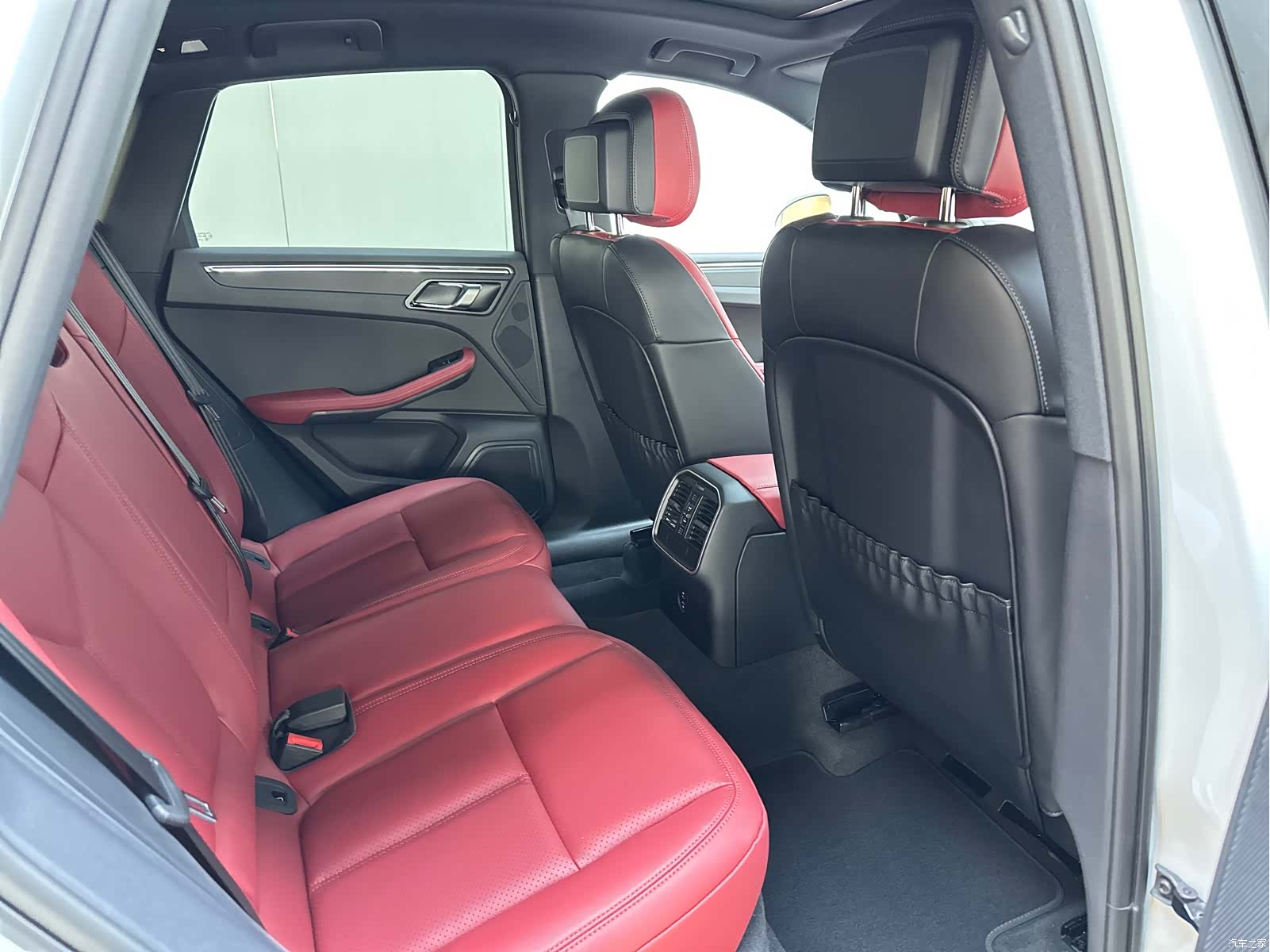 Porsche Macan, 2026 14