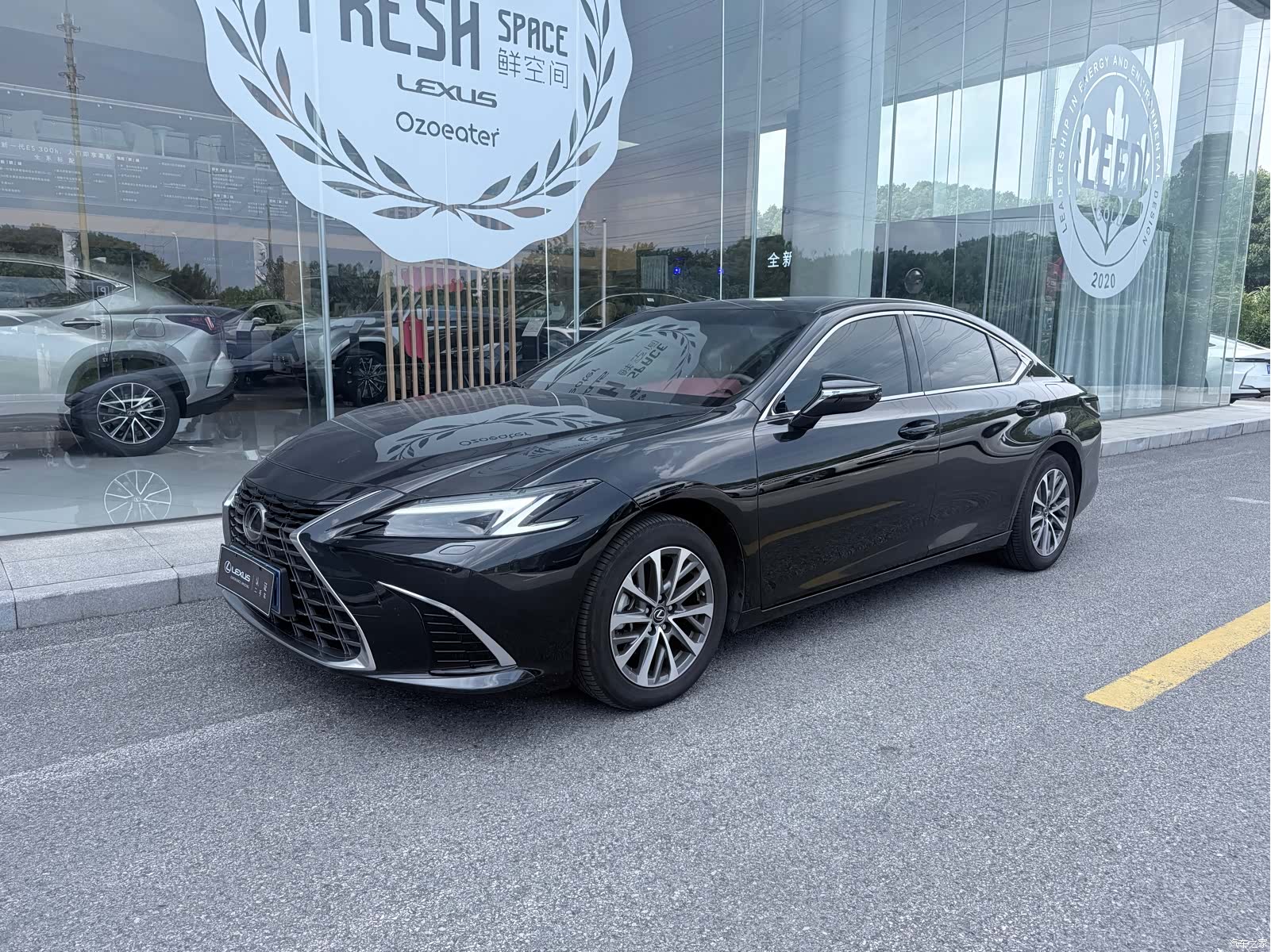 Lexus ES