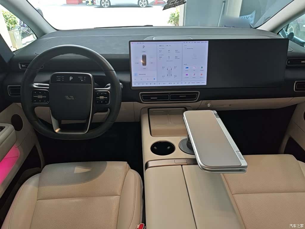 Li Auto MEGA, 2025 10