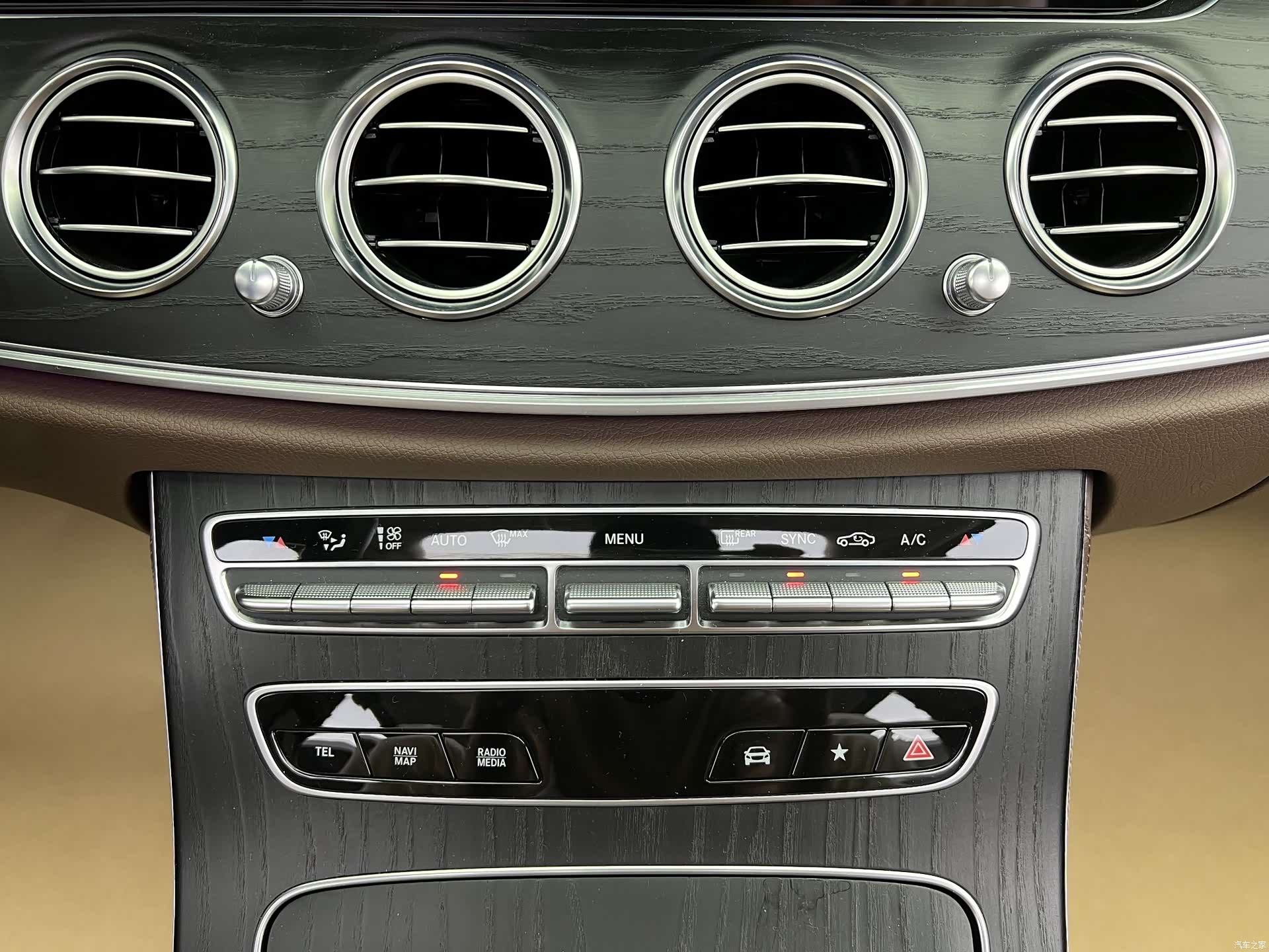 Mercedes-Benz E-Class, 2022 24