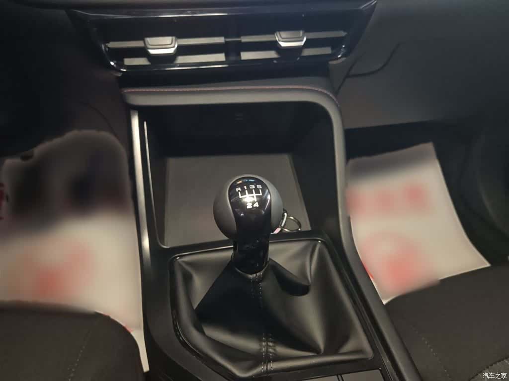 Roewe i5, 2025 8