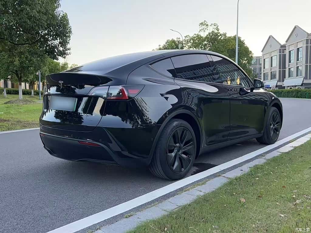 Tesla Model Y, 2023 23