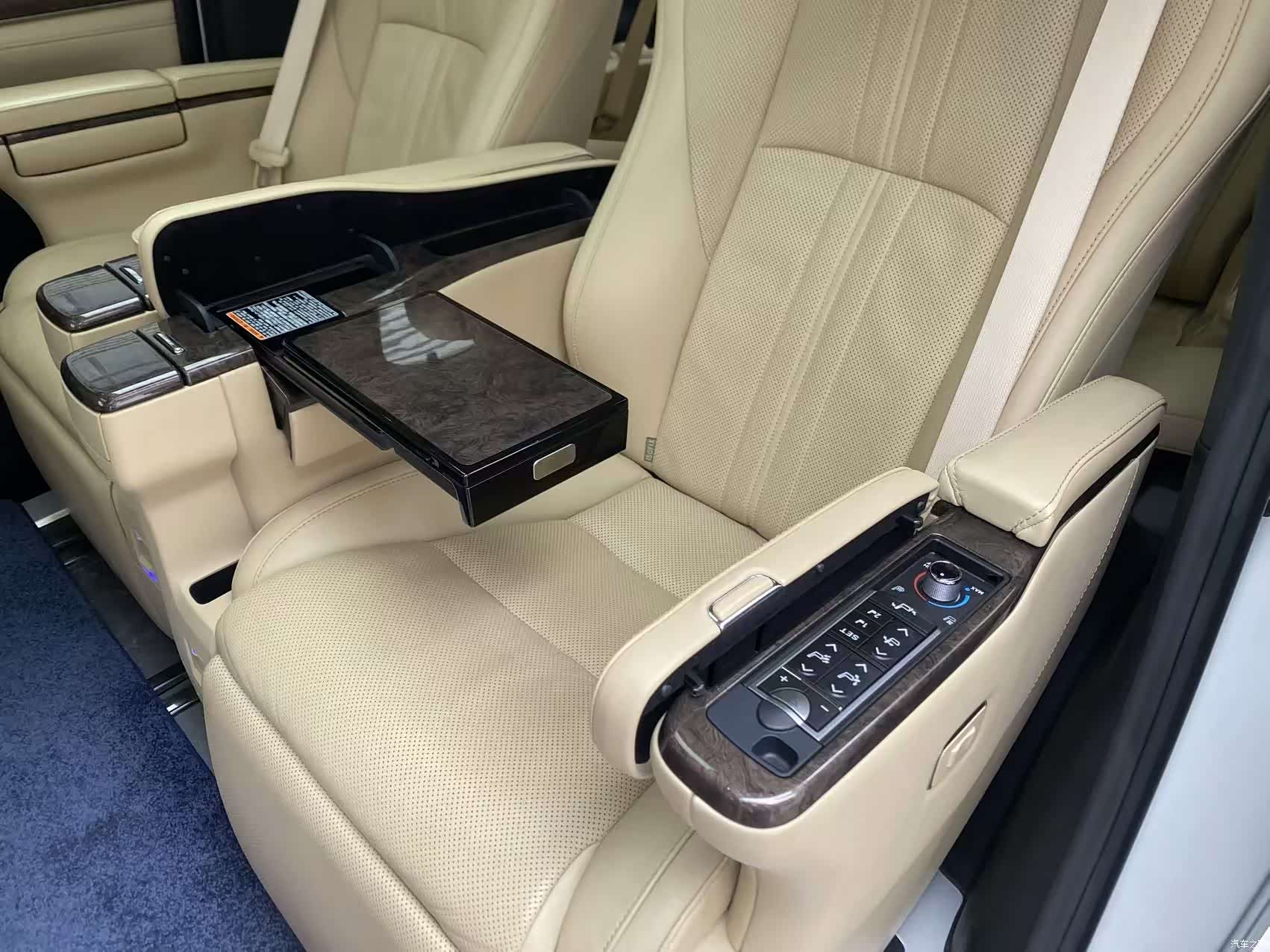 Toyota Alphard, 2019 12