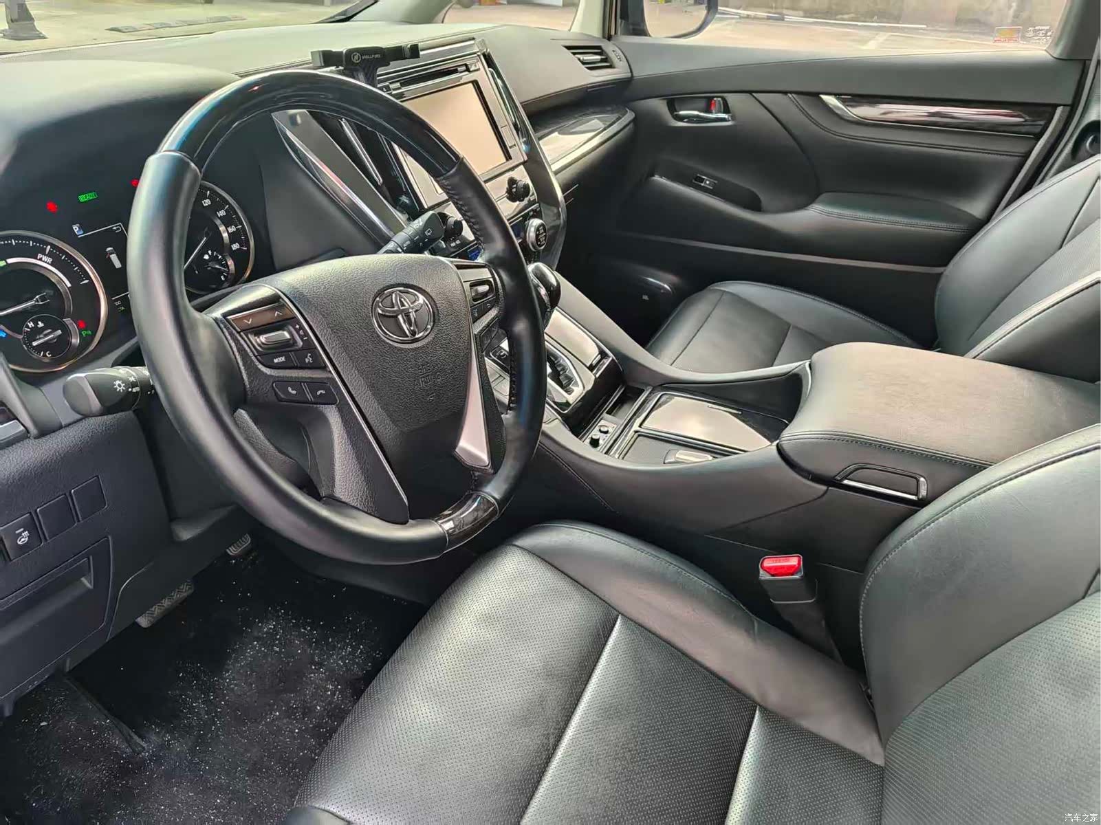 Toyota Vellfire, 2020 10