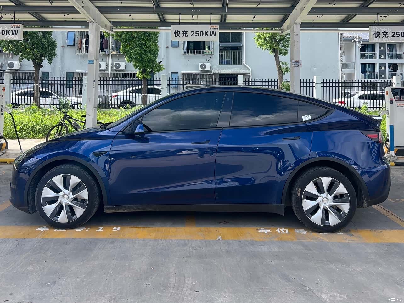Tesla Model Y, 2021 3