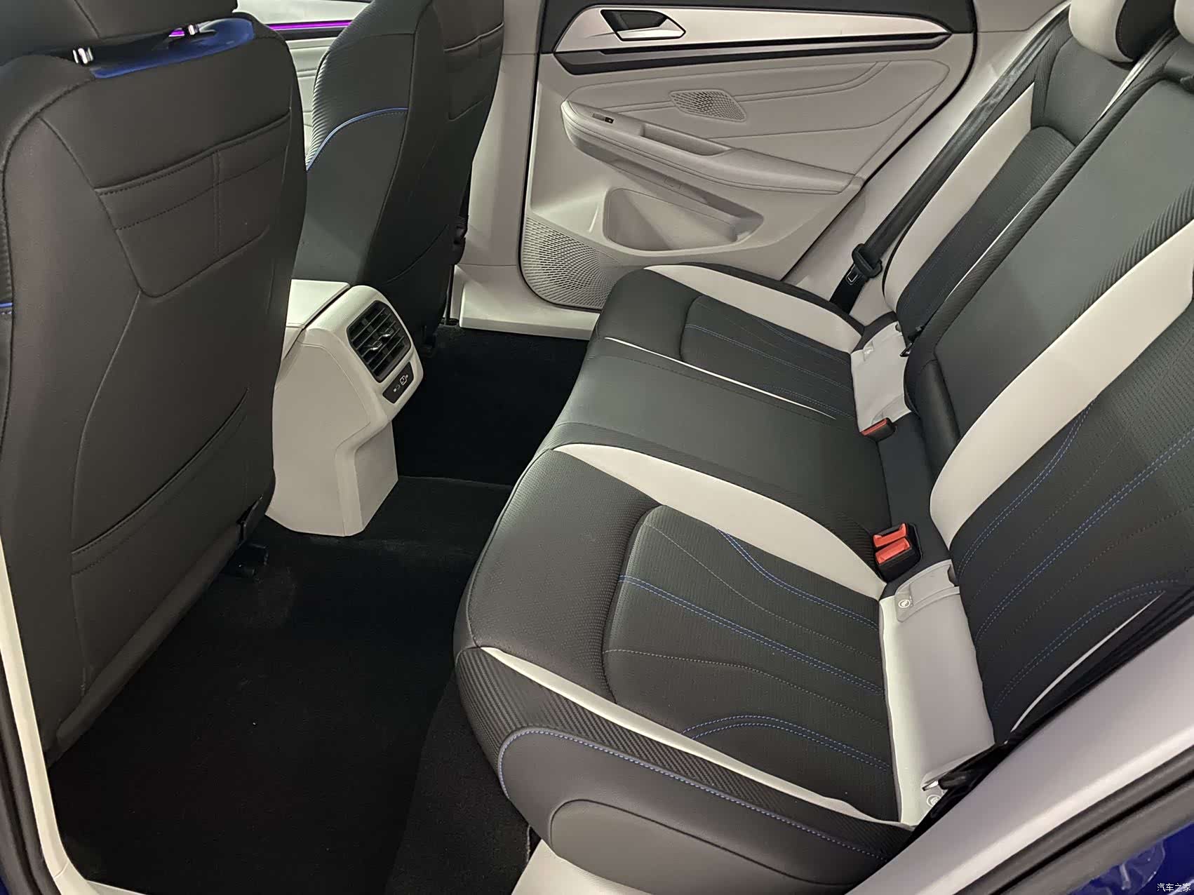 Volkswagen Lamando, 2022 14