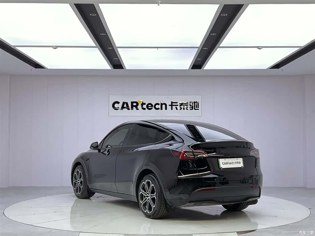 Tesla Model Y, 2022 3