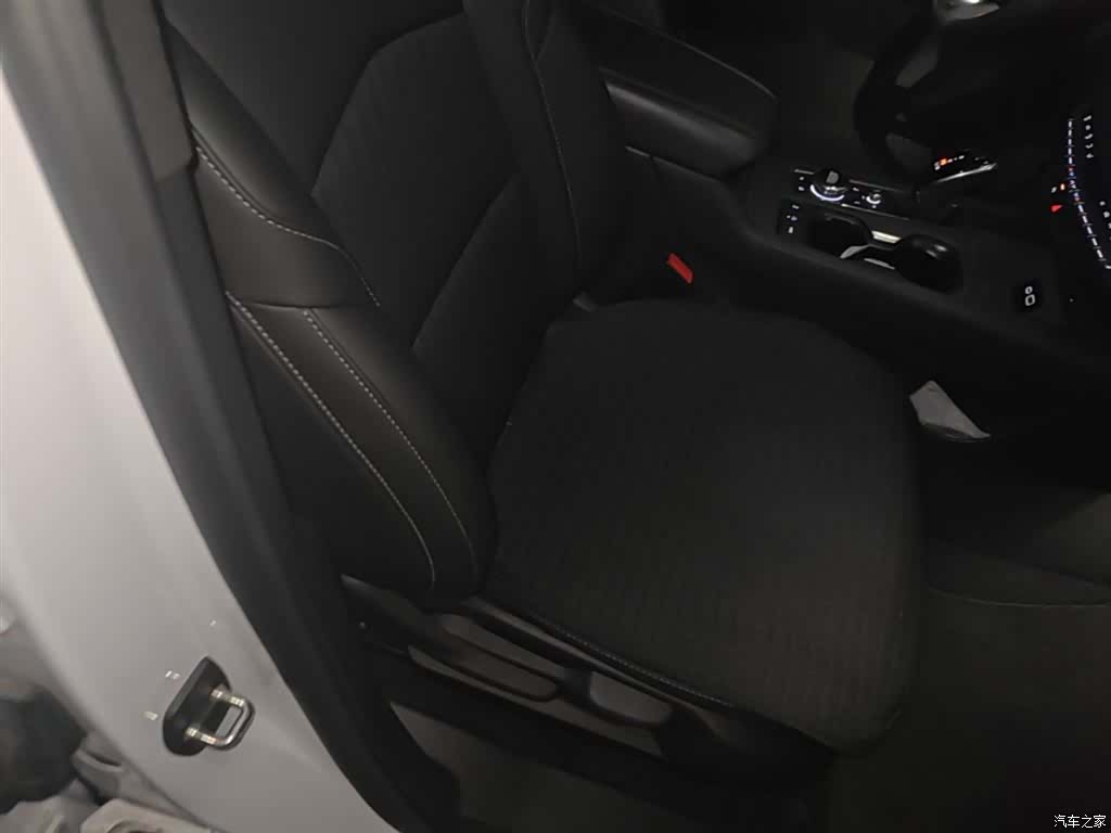 Cadillac XT4, 2023 25