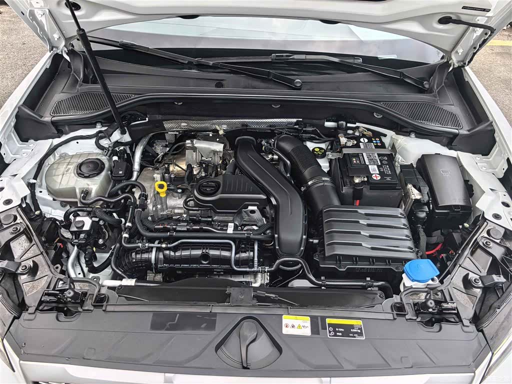 Audi Q2L, 2024 9