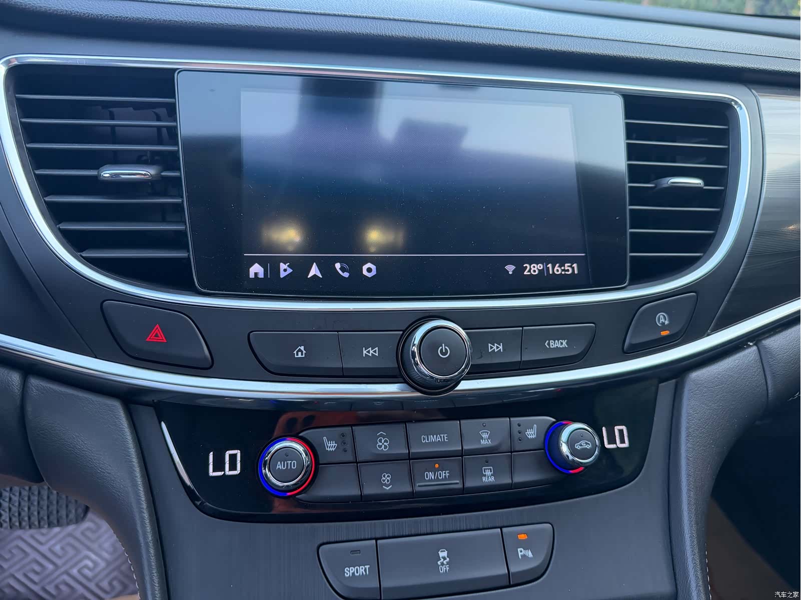 Buick LaCrosse, 2022 11