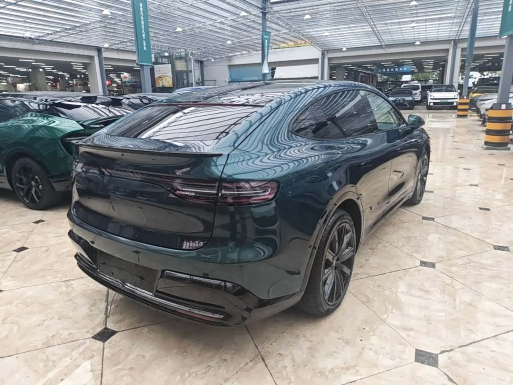 Luxeed R7, 2025 7
