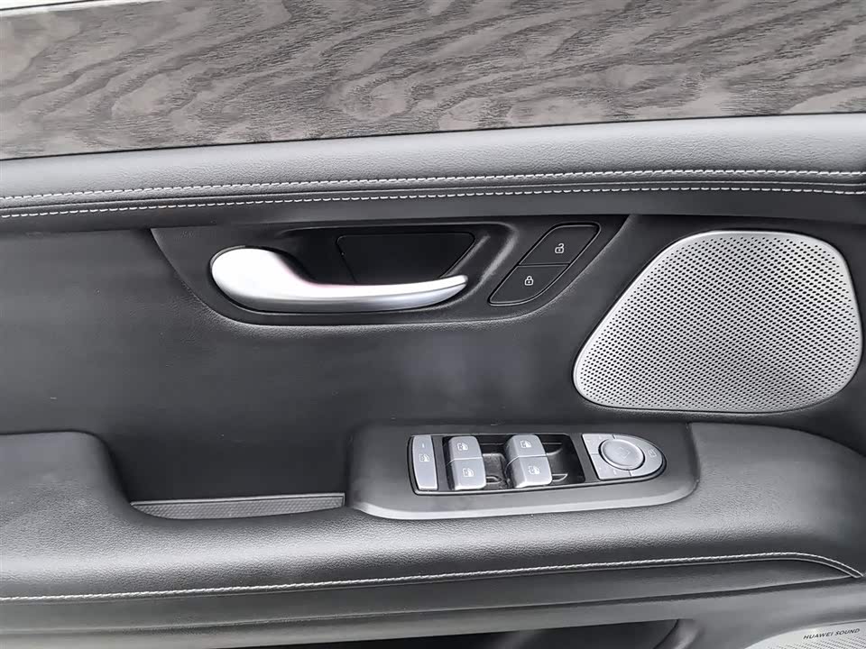 AITO Ask the world M5