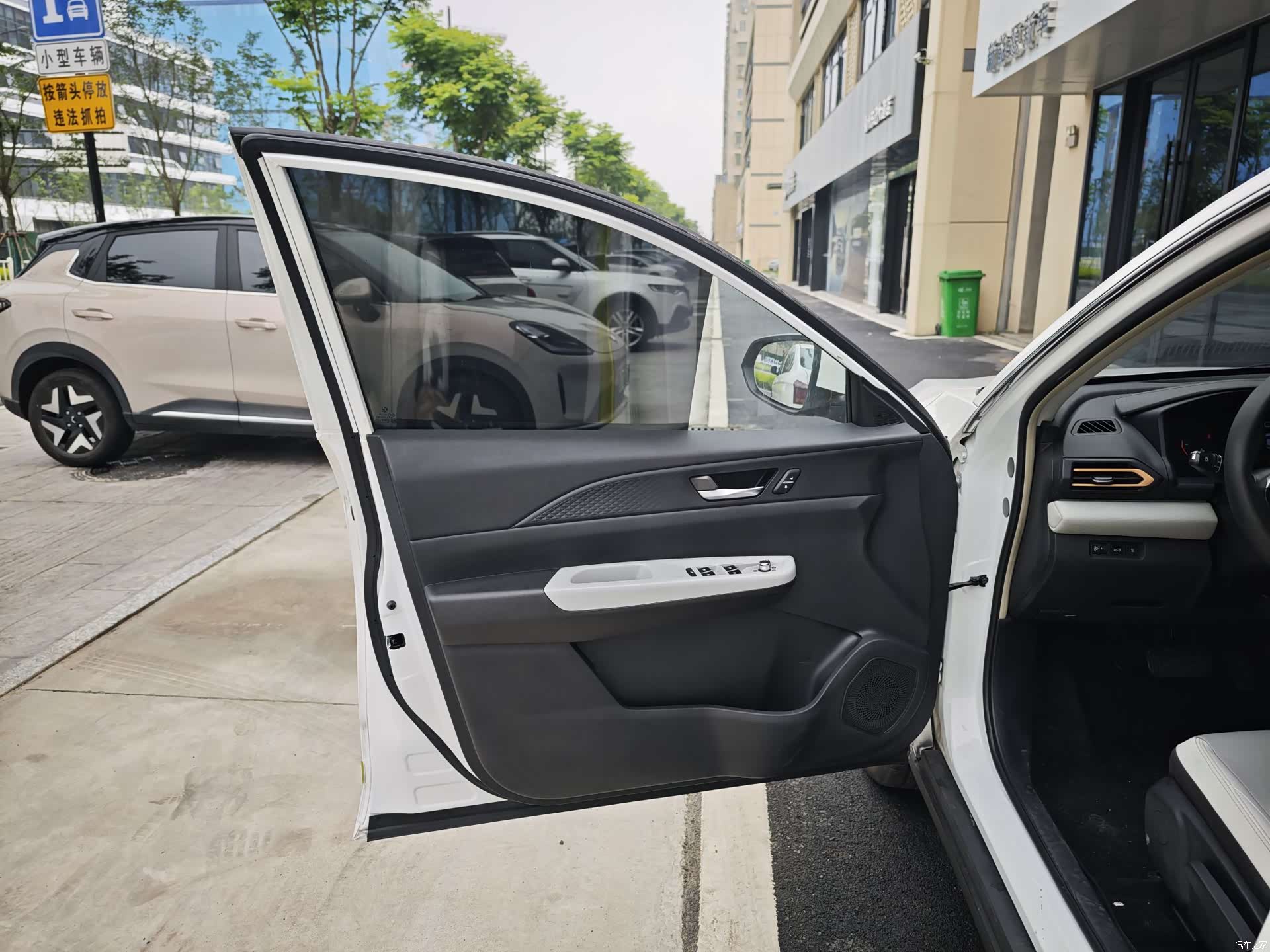 DongFeng E70, 2023 13