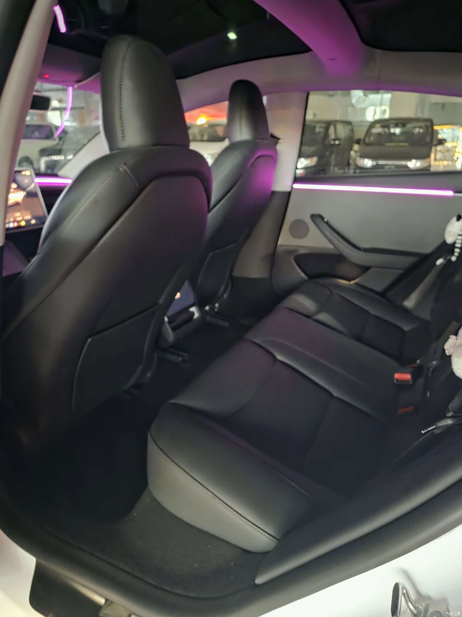 Tesla Model 3, 2025 7
