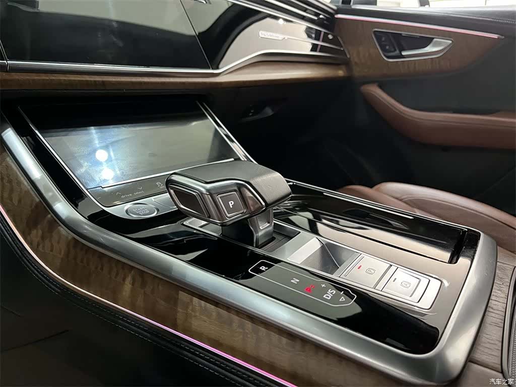 Audi Q7, 2023 11