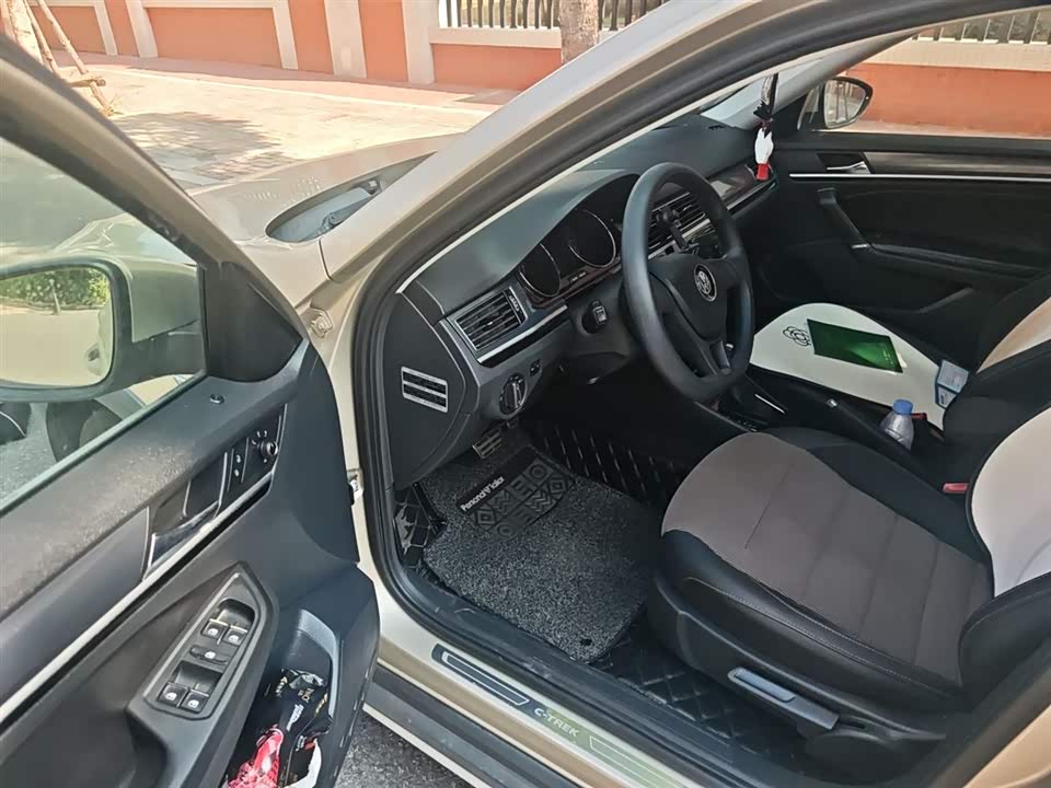 Volkswagen C-TREK Wei Collar