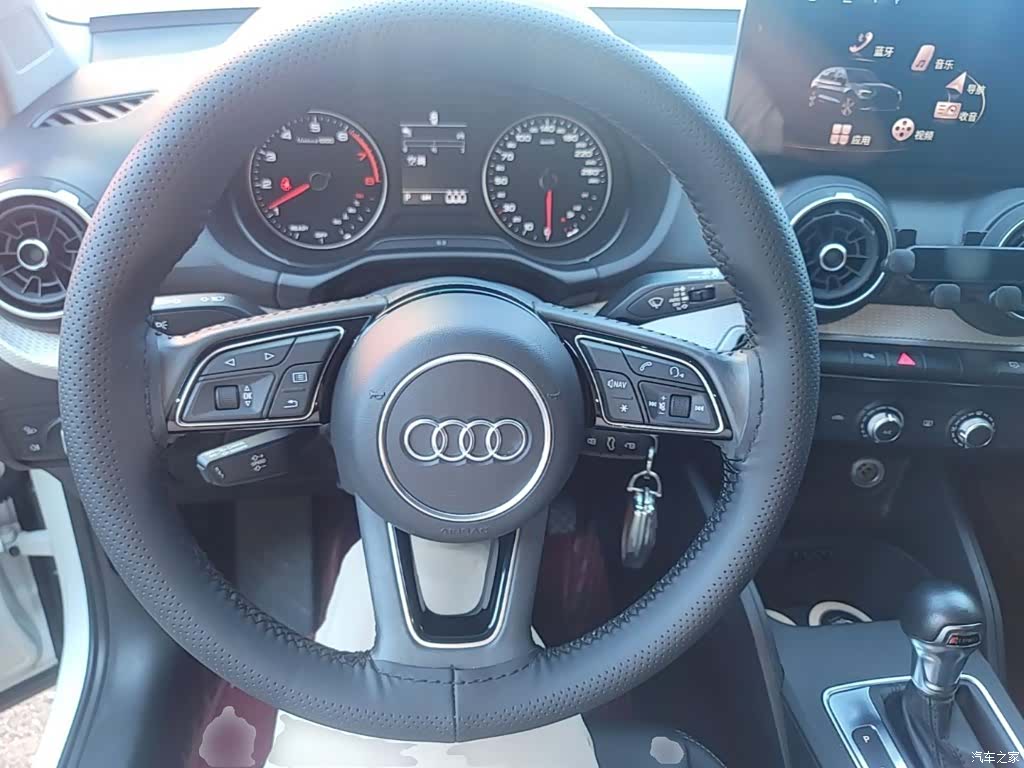 Audi Q2L, 2021 11