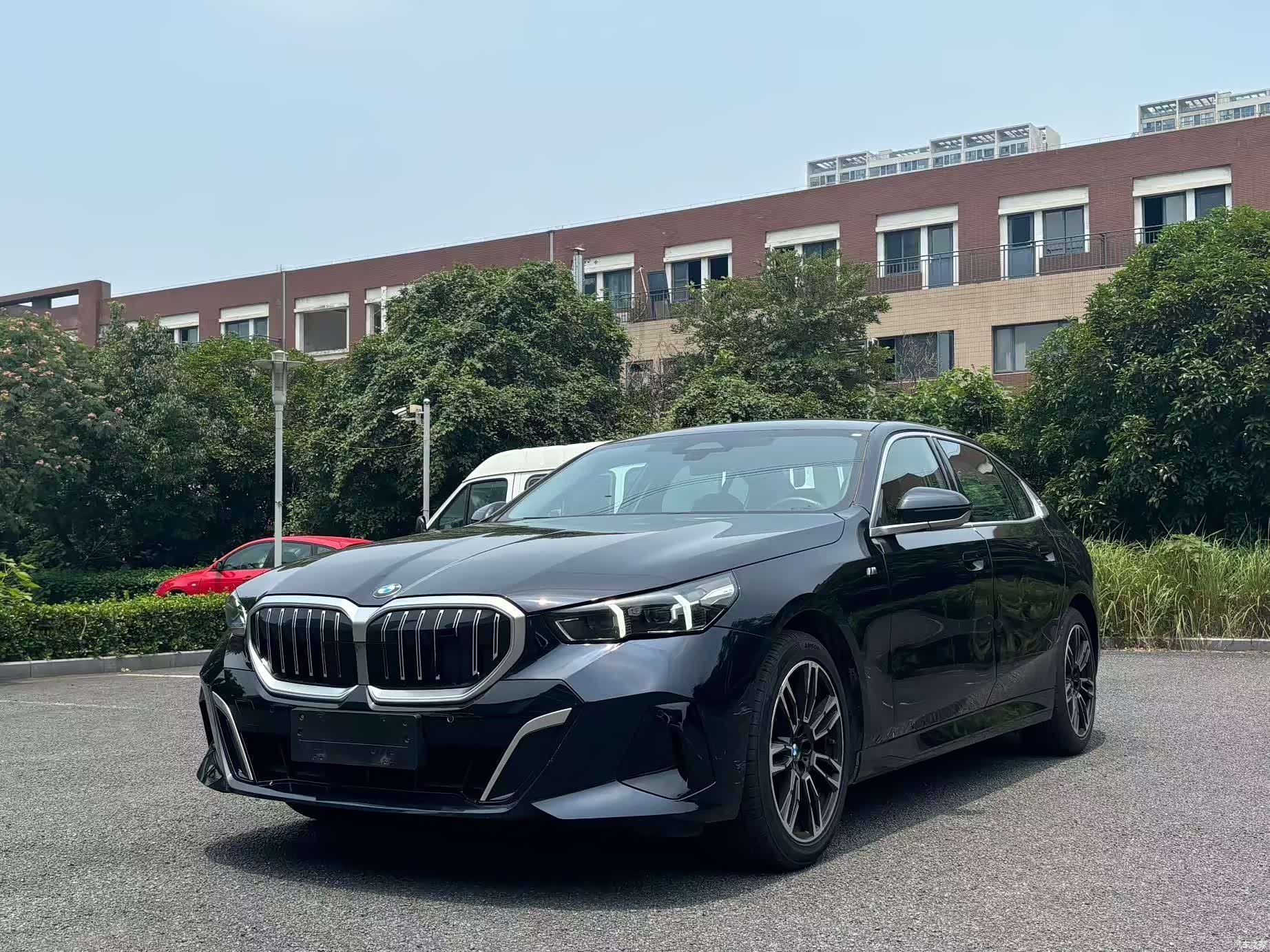 BMW 5 Series, 2025 1